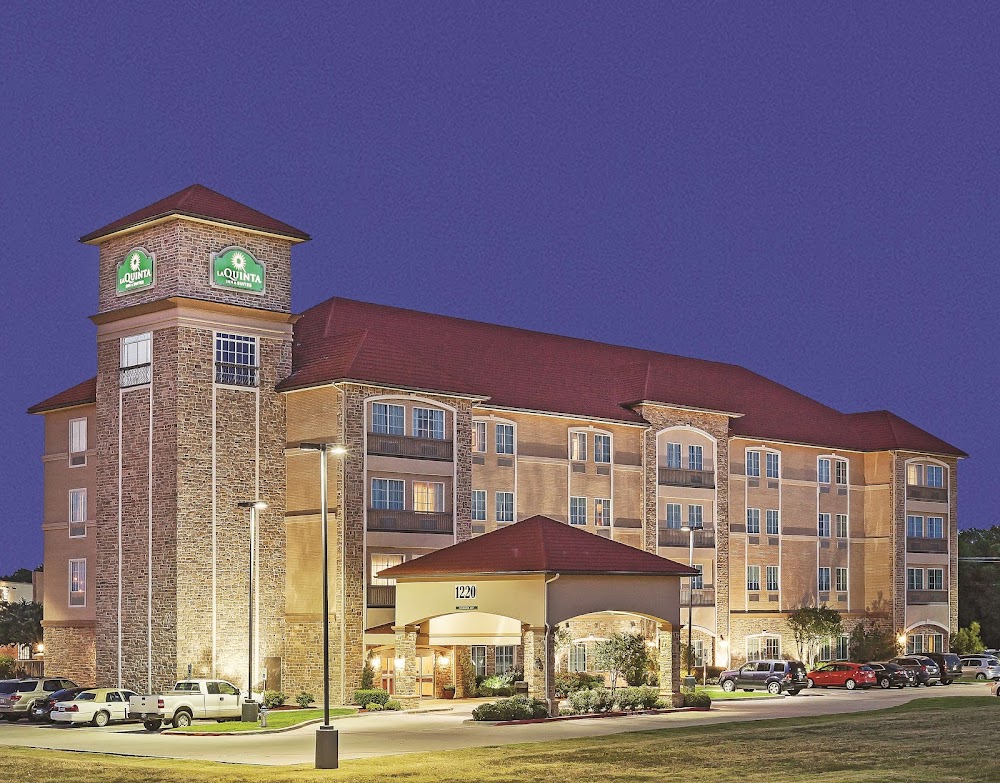 La Quinta Inn & Suites by Wyndham Allen at The Village Vending Machine Location