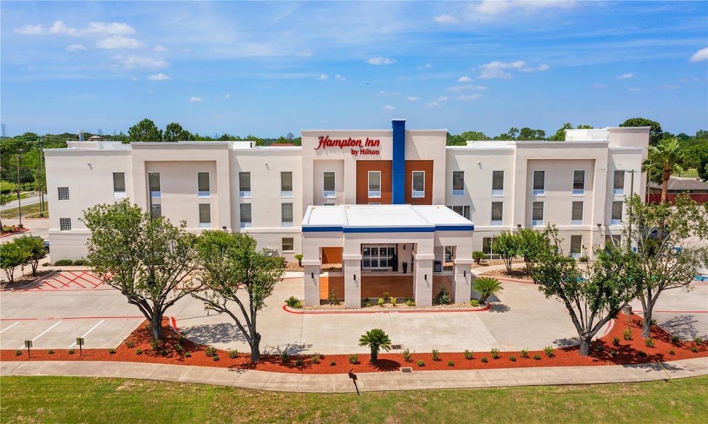 Hampton Inn Houston-Pearland Vending Machine Location