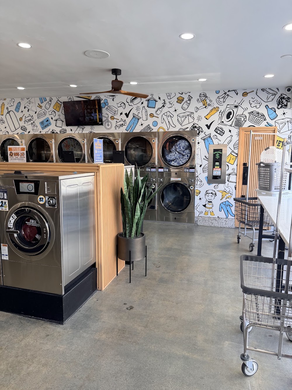 THE LAUNDROMAT OF DOWNEY Vending Machine Location