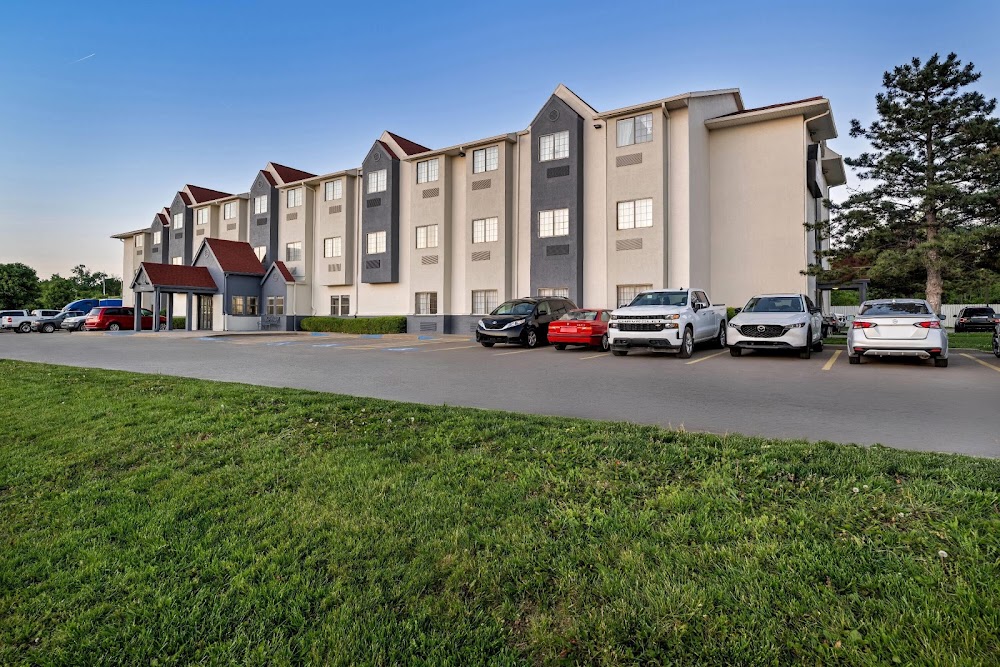Days Inn by Wyndham near Kansas Speedway Vending Machine Location