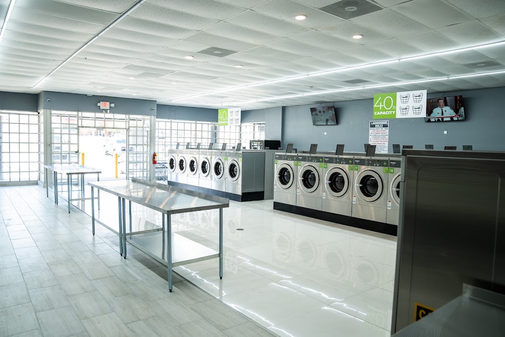 AIRPORT FREE DRY LAUNDROMAT Vending Machine Location