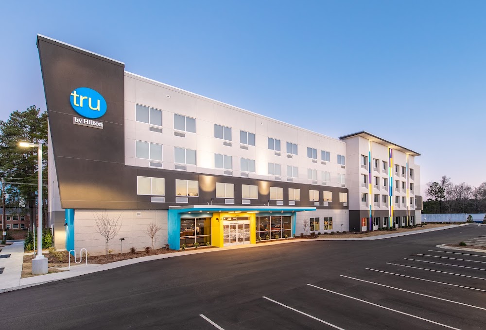 Tru by Hilton Fayetteville I 95 Vending Machine Location