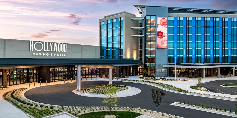 Hollywood Casino and Hotel Aurora Vending Machine Location