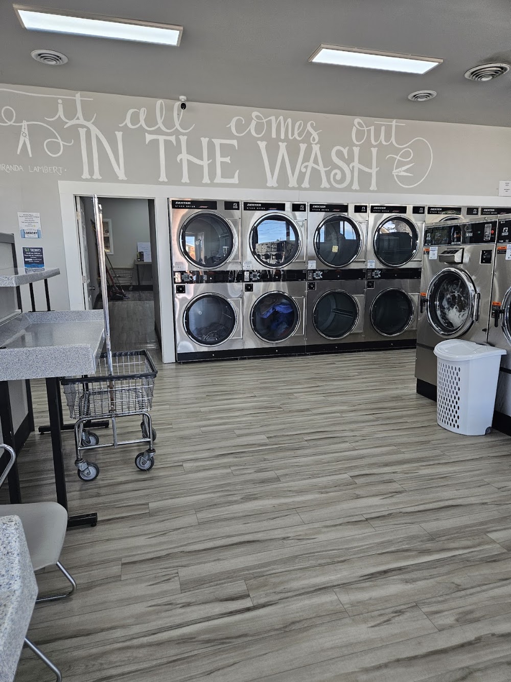 Deluxe Laundry Service Vending Machine Location