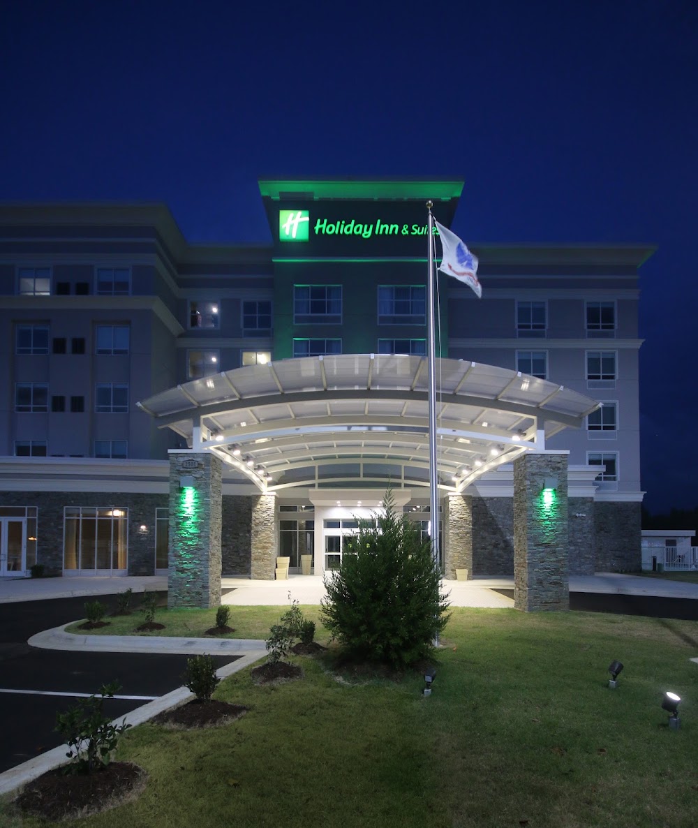 Holiday Inn & Suites Fayetteville W-Fort Bragg Area by IHG Vending Machine Location