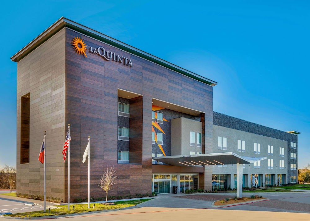La Quinta Inn & Suites by Wyndham Lewisville Vending Machine Location
