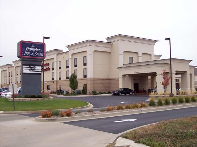 Hampton Inn & Suites Springfield-Southwest Vending Machine Location