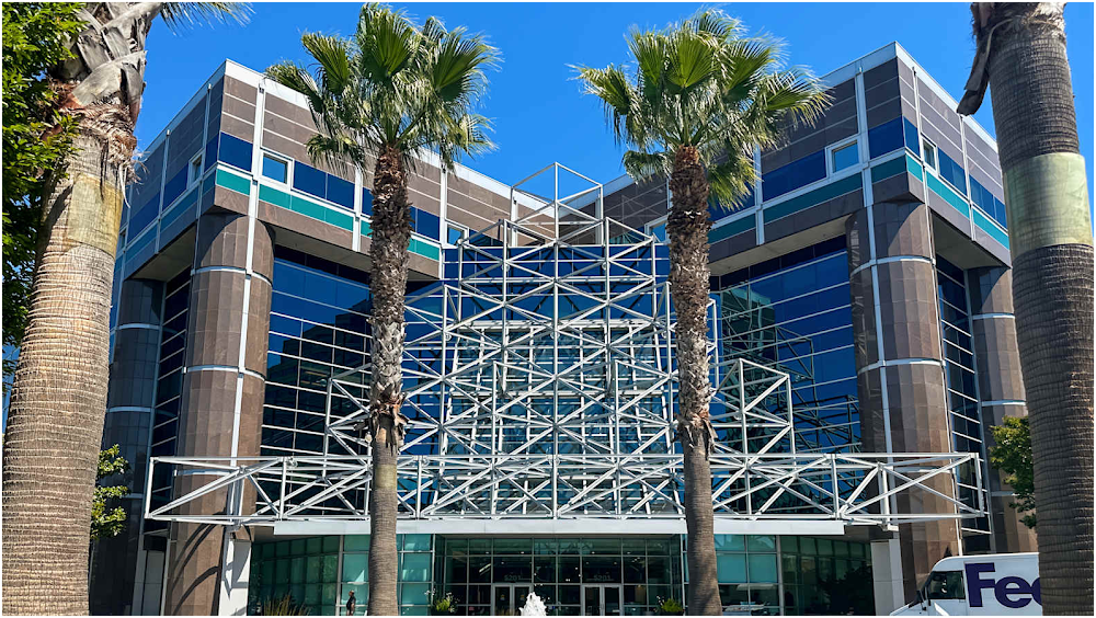 Regus - Santa Clara - Techmart Center Vending Machine Location