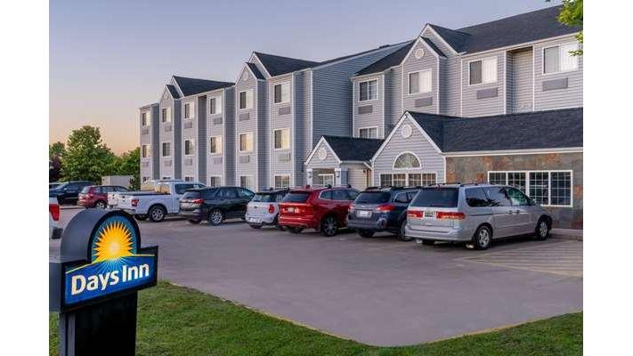 Days Inn & Suites by Wyndham Greeley Vending Machine Location