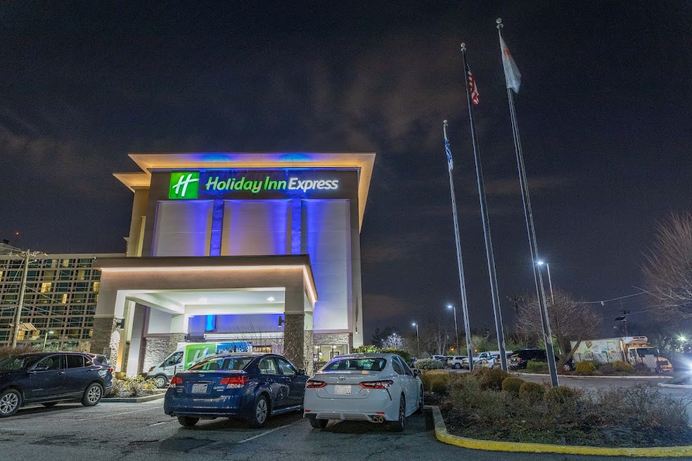 Holiday Inn Express Newark Airport – Elizabeth by IHG Vending Machine Location