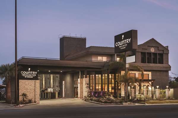Country Inn & Suites by Radisson, Bakersfield, CA Vending Machine Location