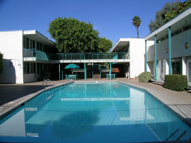 Downey Plaza Apartments Vending Machine Location