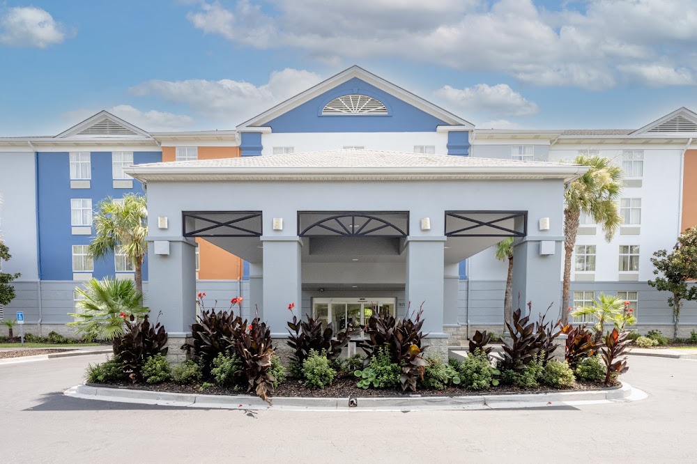 Holiday Inn Express & Suites Charleston - Northwoods by IHG Vending Machine Location
