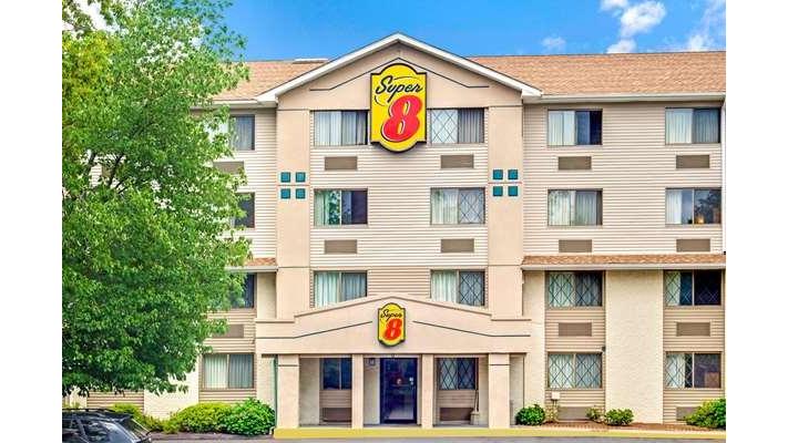 Super 8 by Wyndham Stamford/New York City Area Vending Machine Location