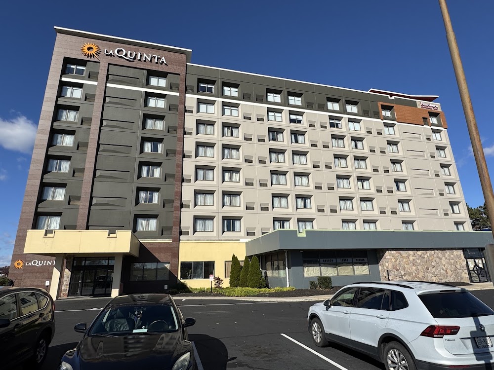 La Quinta Inn & Suites by Wyndham New Haven Vending Machine Location