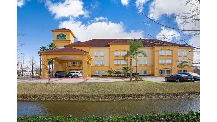 La Quinta Inn & Suites by Wyndham Pearland - Houston South Vending Machine Location