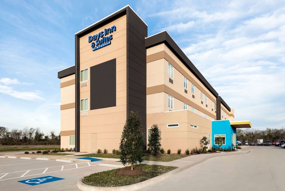 Days Inn & Suites by Wyndham Beaumont West / I-10 & Walden Vending Machine Location