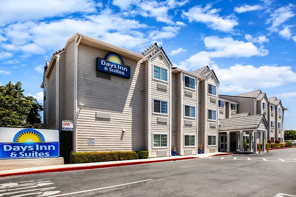 Days Inn & Suites by Wyndham Antioch Vending Machine Location