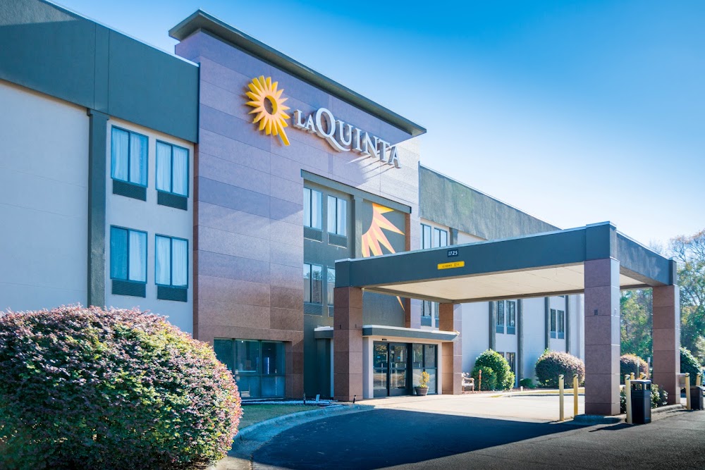 La Quinta Inn & Suites by Wyndham Fayetteville I-95 Vending Machine Location