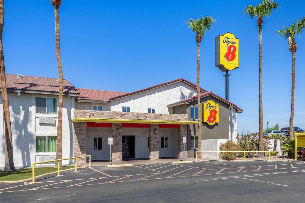 Super 8 by Wyndham Goodyear/Phoenix Area Vending Machine Location