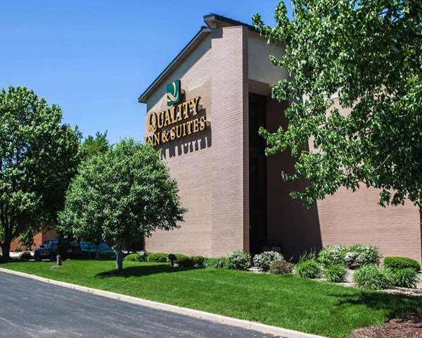 Quality Inn & Suites Peoria North Vending Machine Location