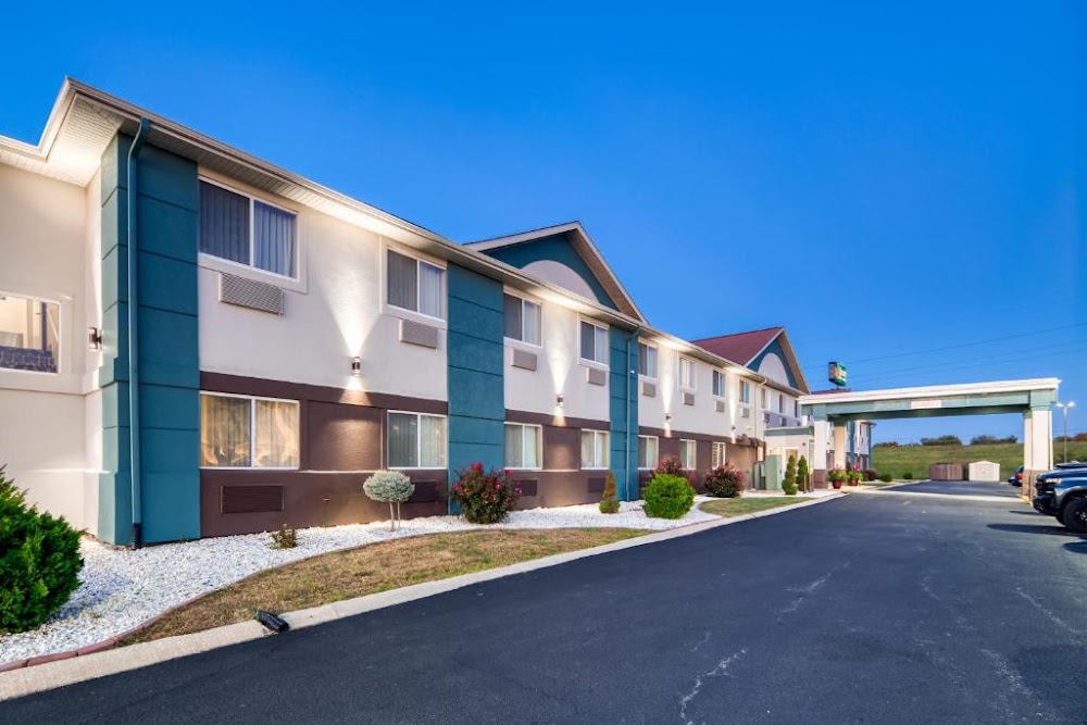 Quality Inn & Suites Springfield Southwest near I-72 Vending Machine Location