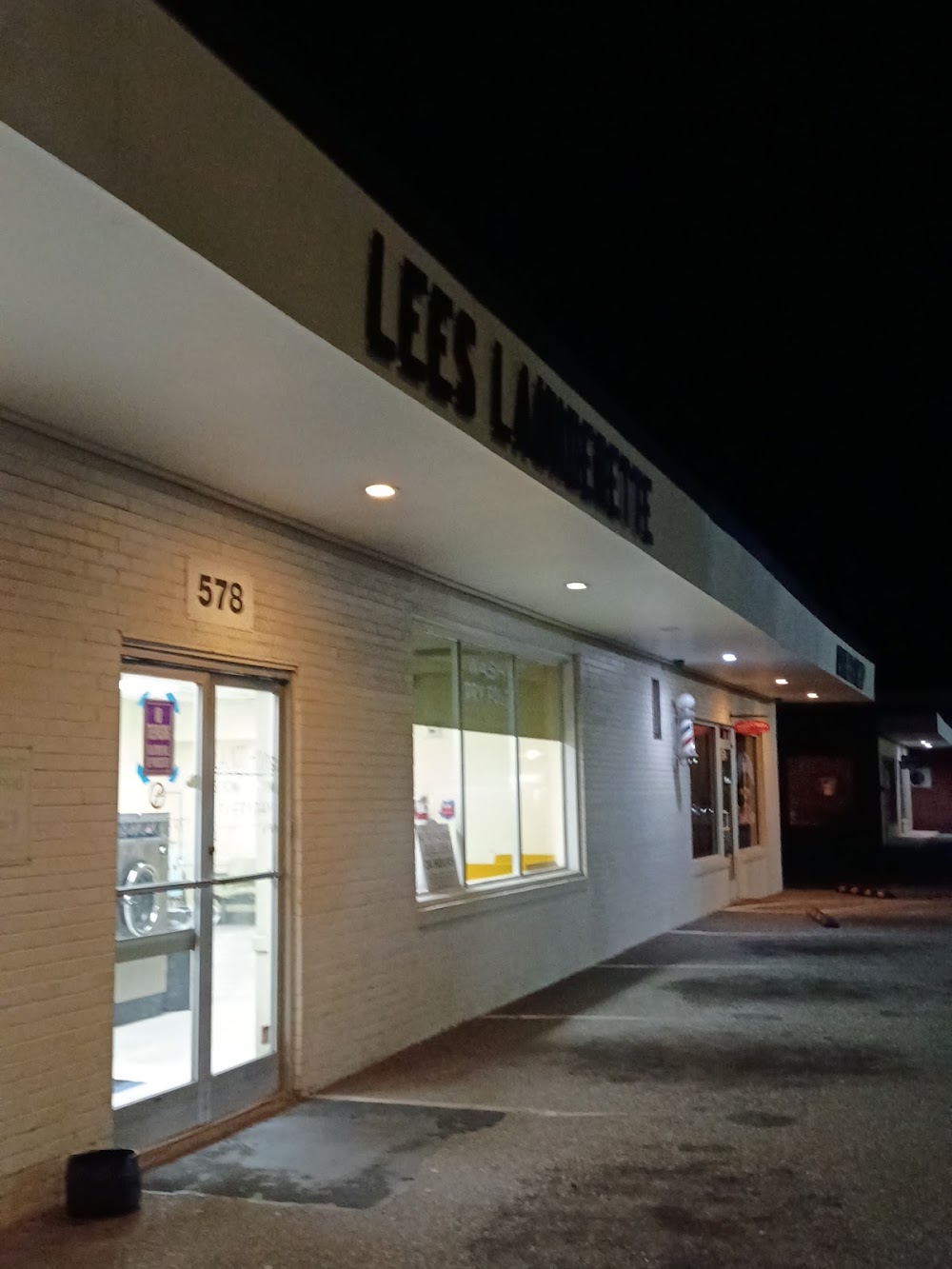 Lee's Launderette Vending Machine Location