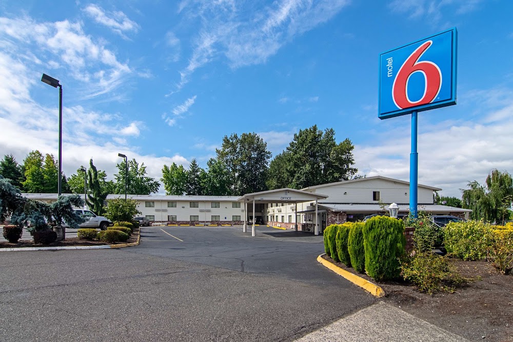 Motel 6 Gresham, OR - Portland Vending Machine Location