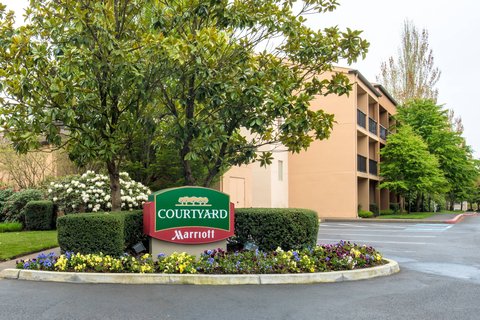 Courtyard by Marriott Portland Hillsboro Vending Machine Location