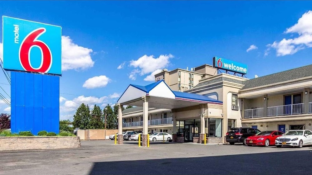 Motel 6 Elizabeth, NJ - Newark Liberty Intl Airport Vending Machine Location