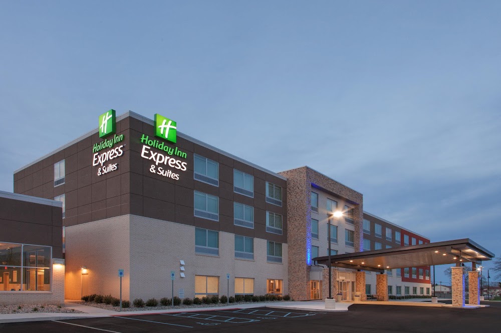 Holiday Inn Express & Suites Sterling Heights-Detroit Area by IHG Vending Machine Location
