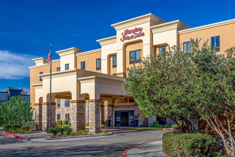 Hampton Inn & Suites Sacramento-Elk Grove Laguna I-5 Vending Machine Location