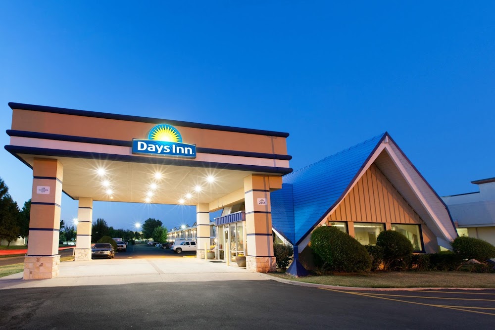 Days Inn by Wyndham Norman Vending Machine Location