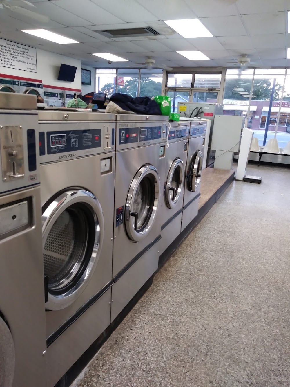 Lee's Laundry Vending Machine Location