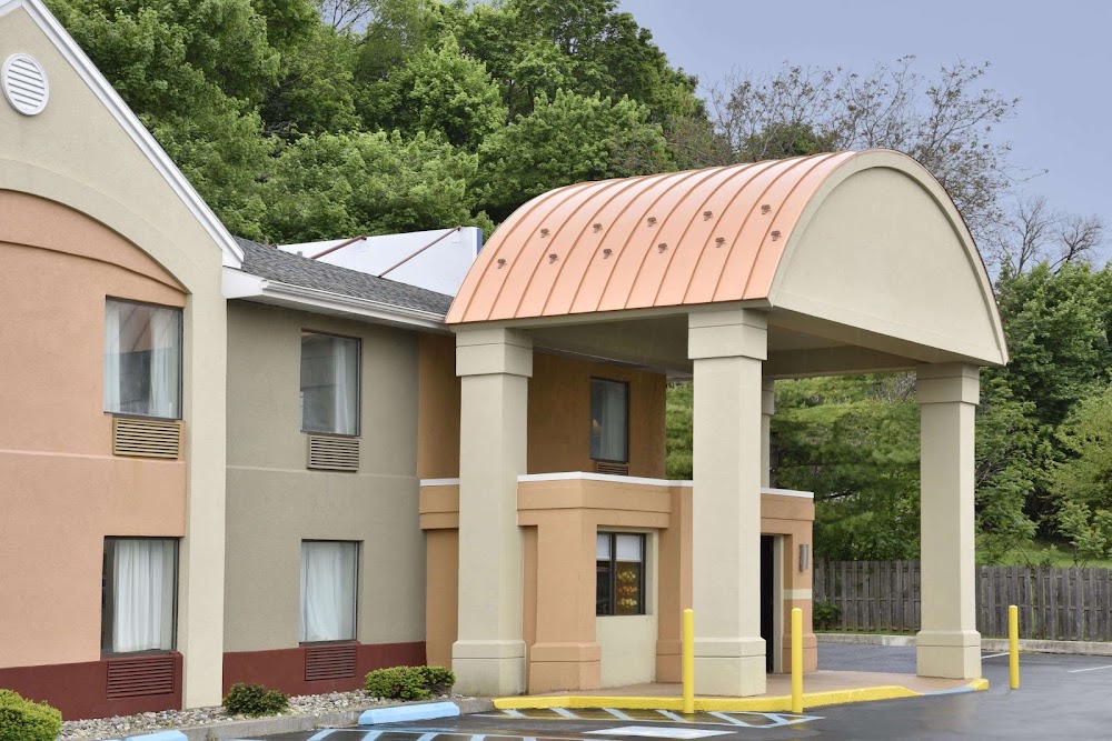 Howard Johnson by Wyndham Allentown Dorney Hotel & Suites Vending Machine Location