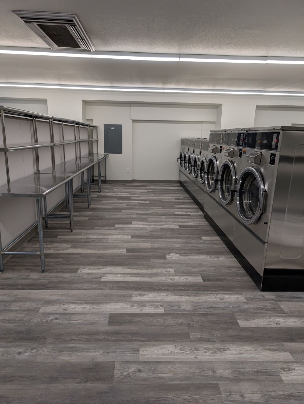 8th Ave Laundry - Laundromat Vending Machine Location
