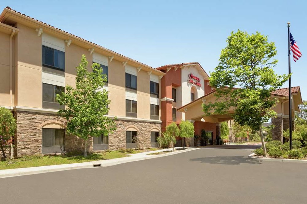 Hampton Inn & Suites Thousand Oaks, CA Vending Machine Location