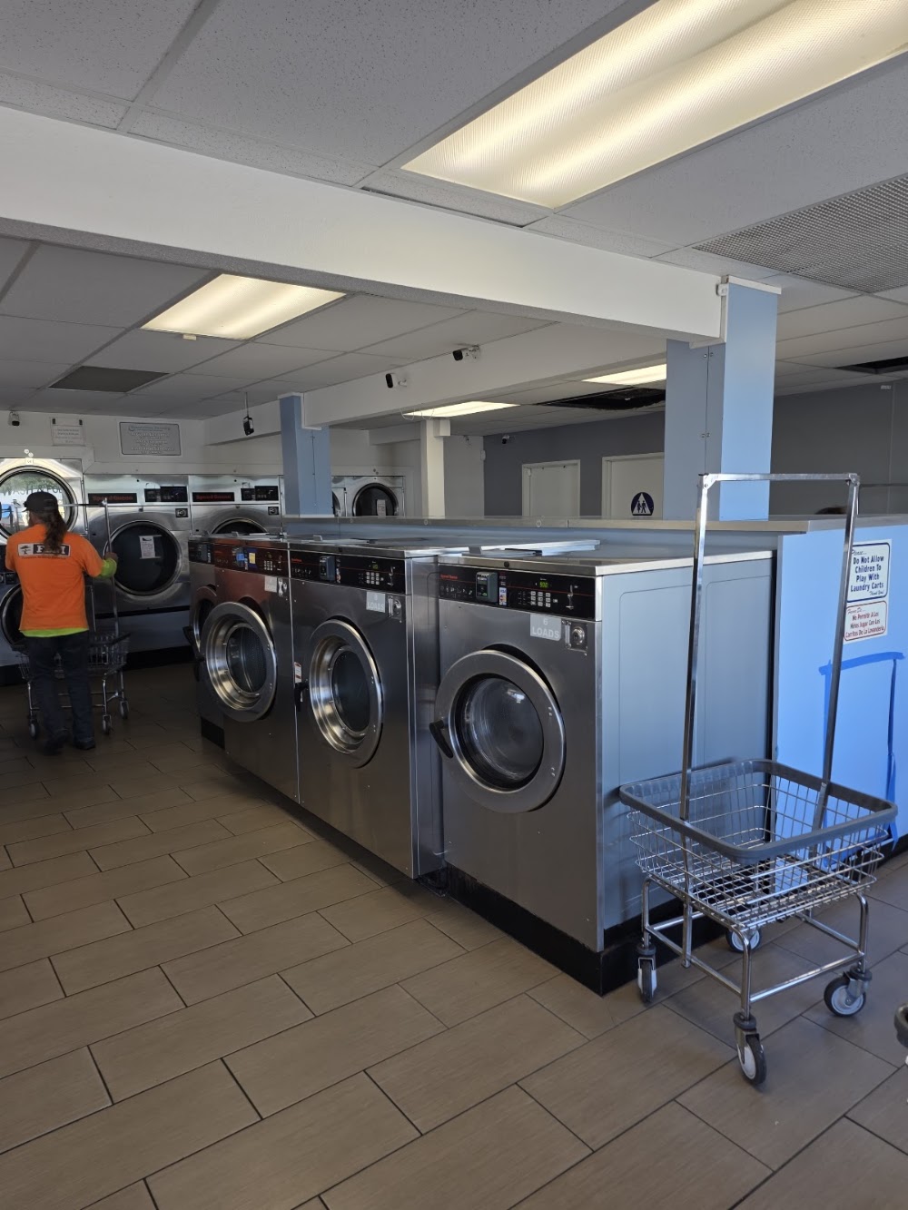 Speed Clean Laundry Vending Machine Location