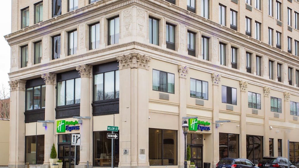 Holiday Inn Express Springfield Downtown by IHG Vending Machine Location