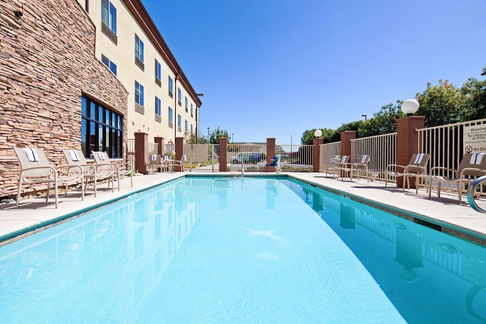 Holiday Inn Express & Suites Clovis-Fresno Area by IHG Vending Machine Location