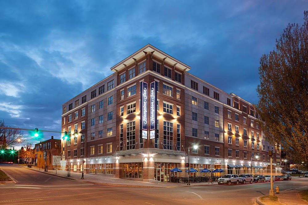 Hampton Inn Portland Downtown - Waterfront Vending Machine Location