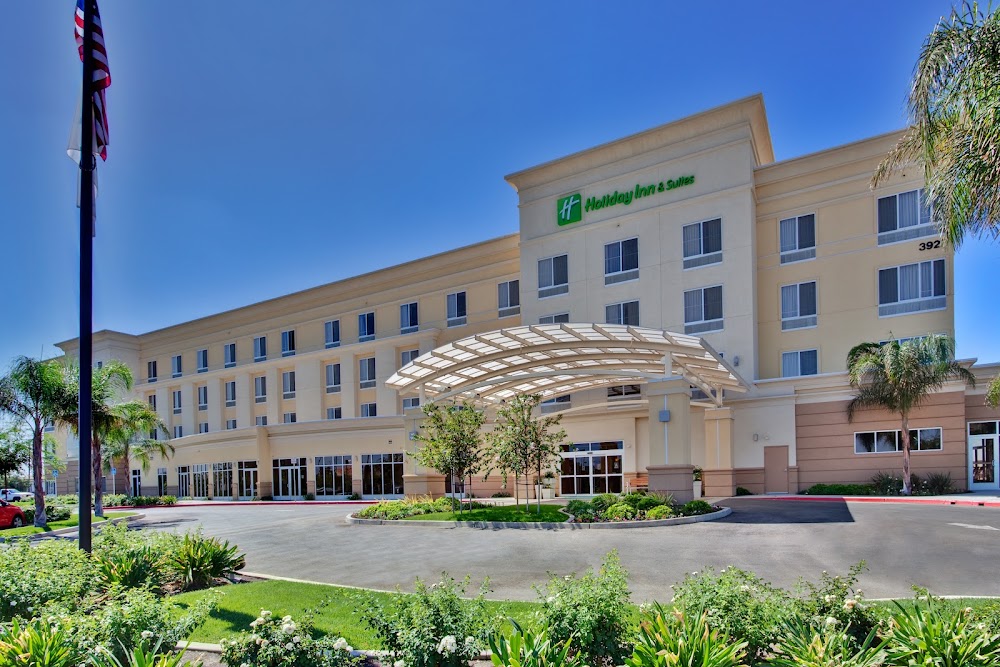 Holiday Inn & Suites Bakersfield by IHG Vending Machine Location