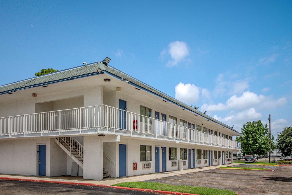Motel 6 Conroe, TX Vending Machine Location