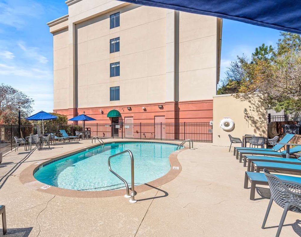 Hampton Inn Columbus-North Vending Machine Location