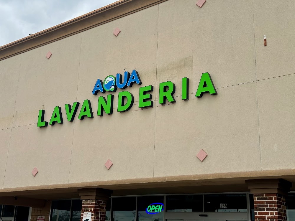 Aqua Lavanderia Vending Machine Location