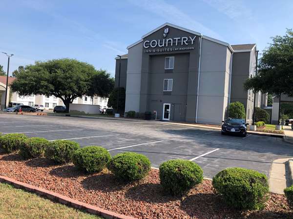 Country Inn & Suites by Radisson, Fayetteville I-95, NC Vending Machine Location