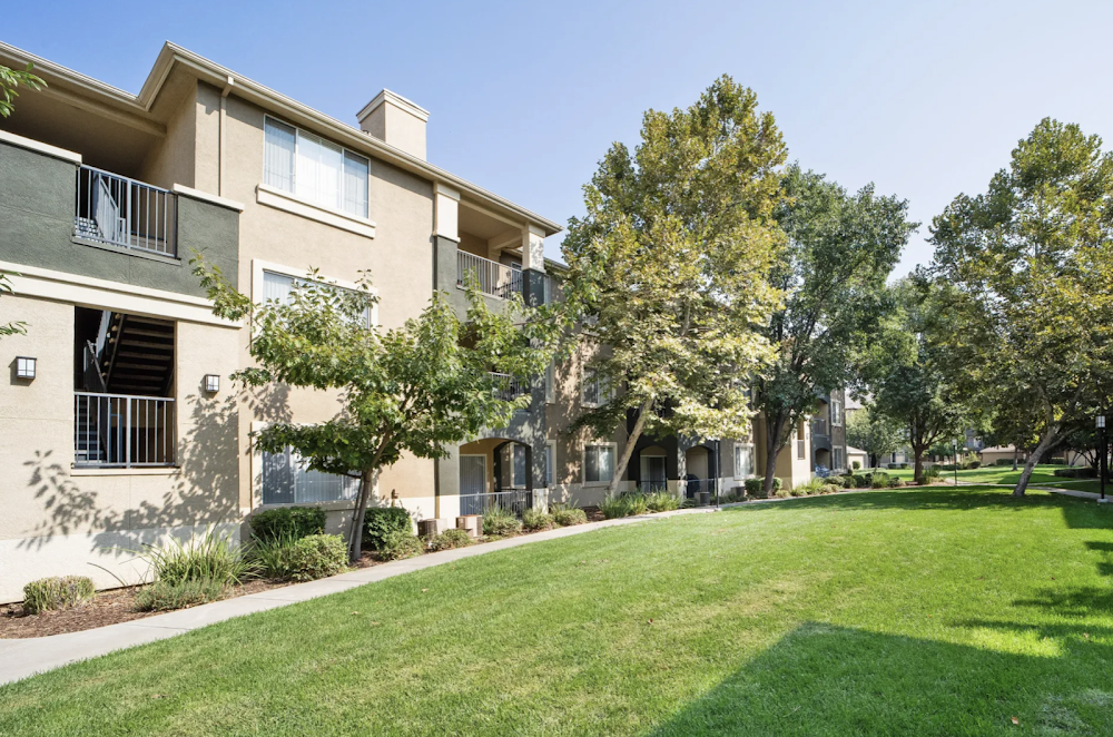 Cross Pointe Apartment Homes Vending Machine Location