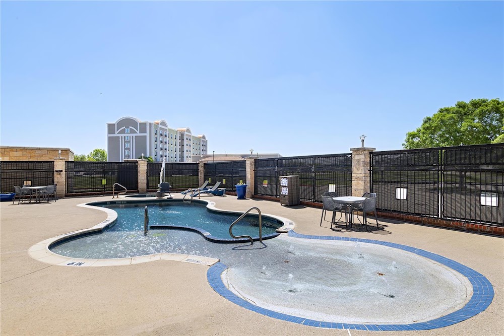 Hampton Inn & Suites Dallas/Lewisville-Vista Ridge Mall, TX Vending Machine Location
