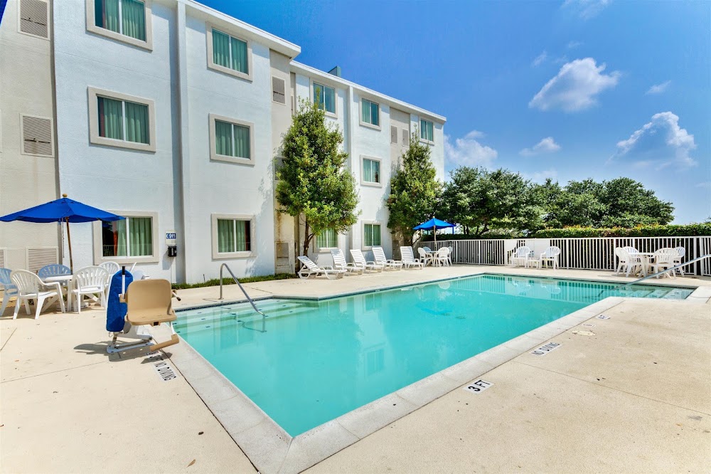 Motel 6 Lewisville, TX - Dallas Vending Machine Location