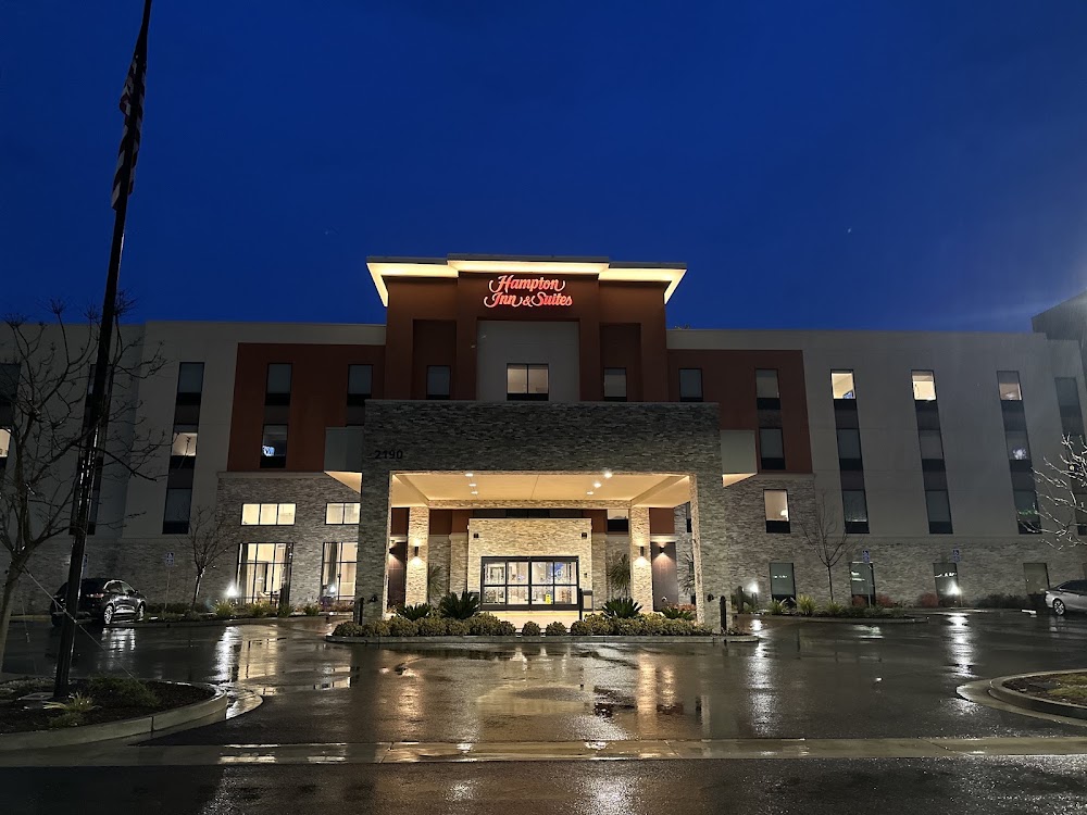 Hampton Inn & Suites Santa Maria Vending Machine Location